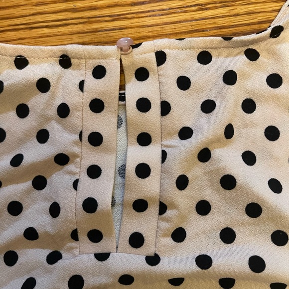 Adrianna Pappell polka dot top. - Picture 4 of 6